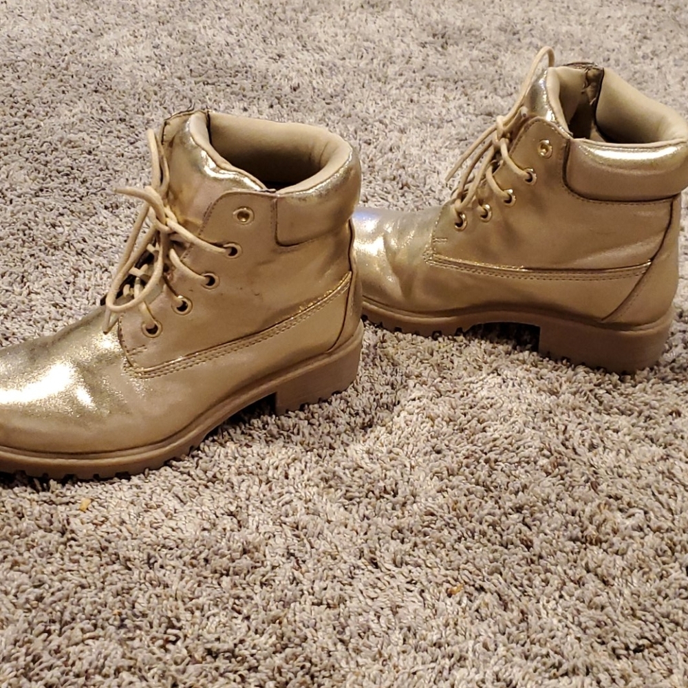 Boots - Picture 3 of 4